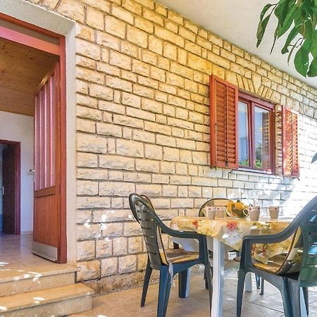 Awesome Apartment In Pula With Wifi Extérieur photo